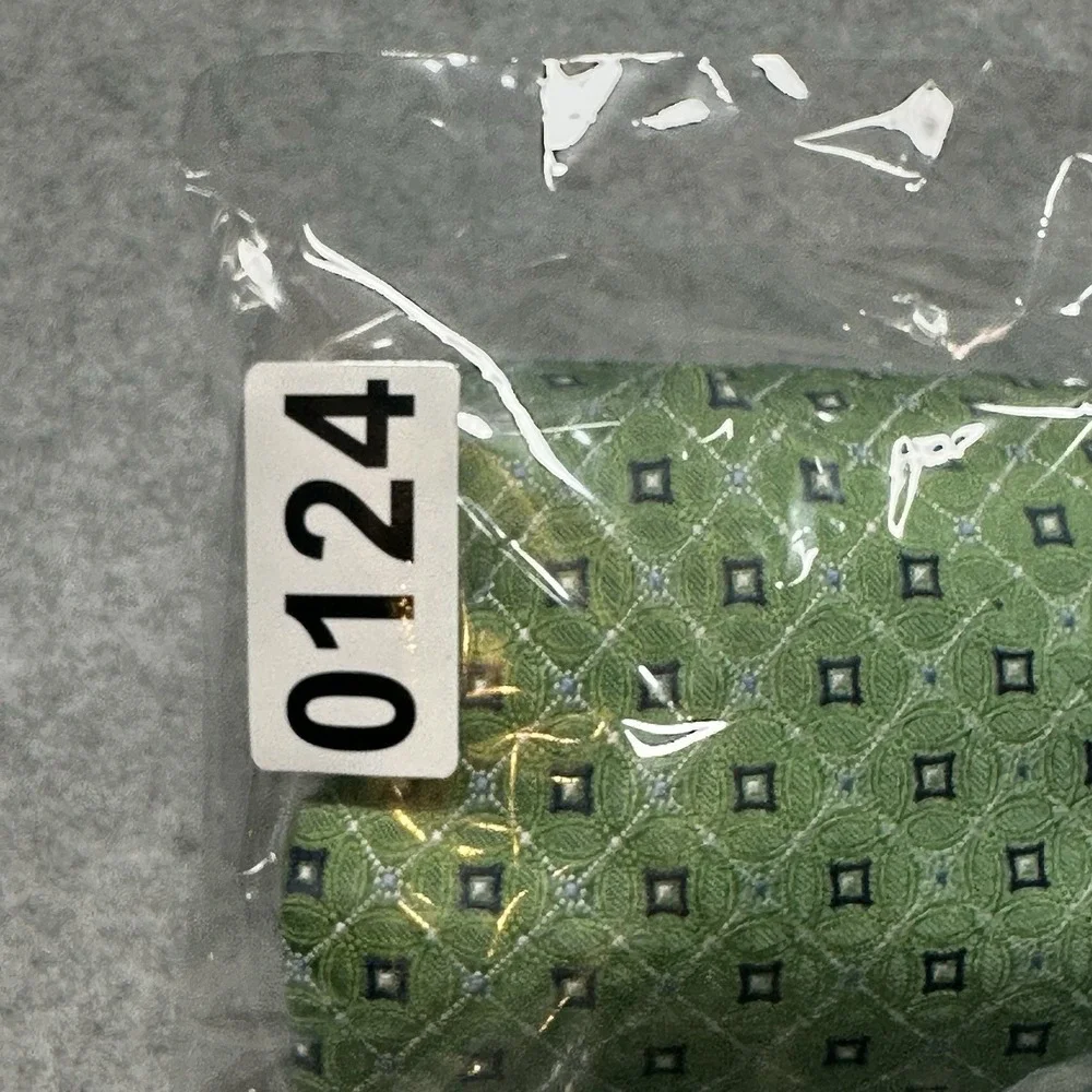 Brooks Brothers Green Silk Geometric Tie Classic Neat‎ Pattern 58x3.4in